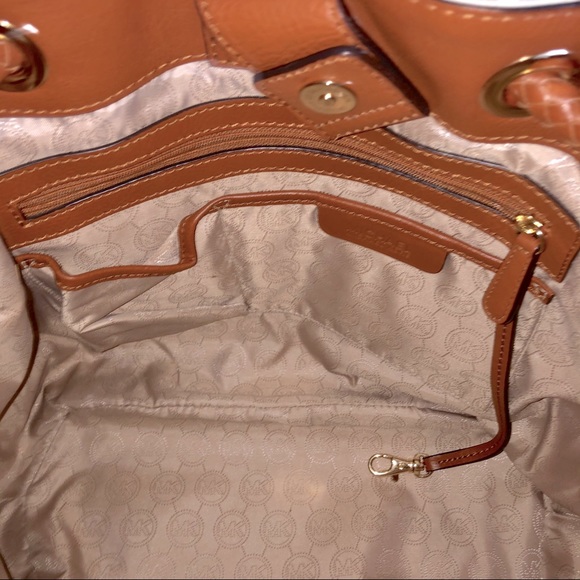 Michael Kors Jet Set Large Gathered Tote Bag - Picture 10 of 15